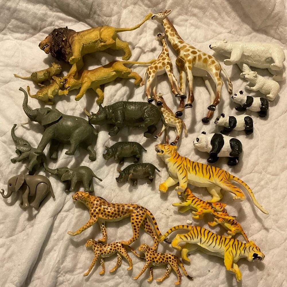 VTG SMITHSONIAN EXOTIC WILD ANIMALS MOM DAD CUBS 26 LOT
